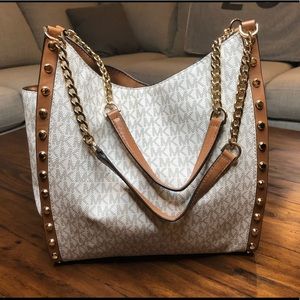 Micheal Kors NWT Cream Shoulder Bag!! Make offer!!